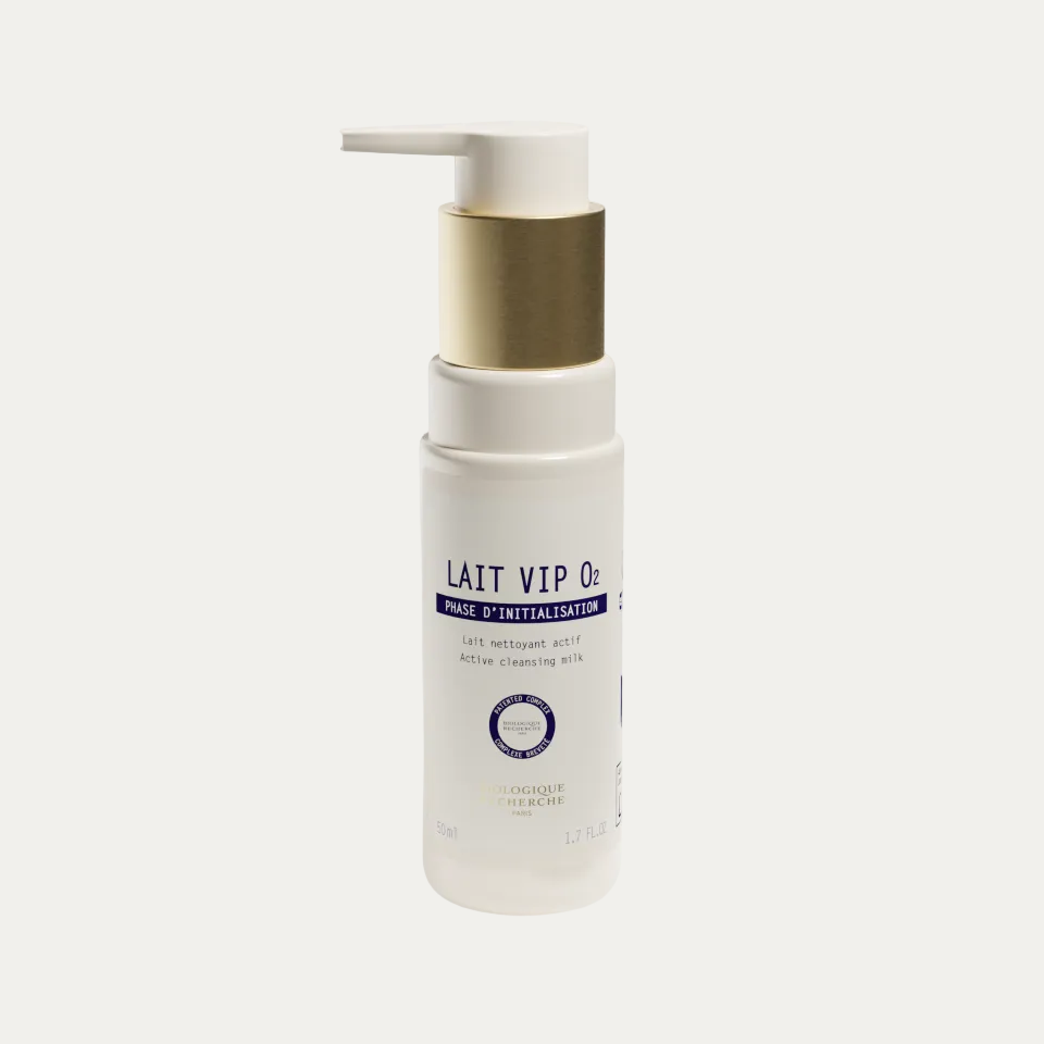 Biologique Recherche Lait VIP O2 250ml oxygenating cleansing milk that gently removes makeup, impurities, and daily pollutants