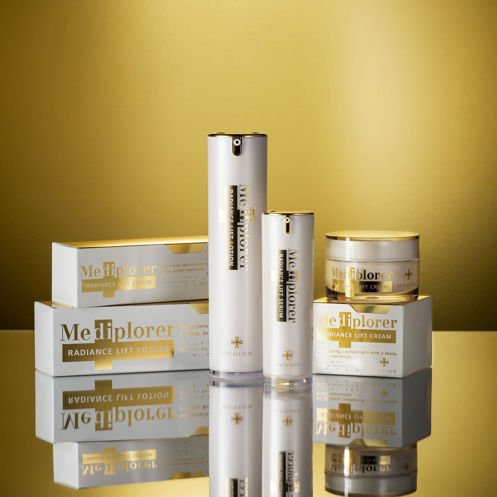 Cosmetic products with 'Me Tiplorer' branding on a reflective surface against a gold background