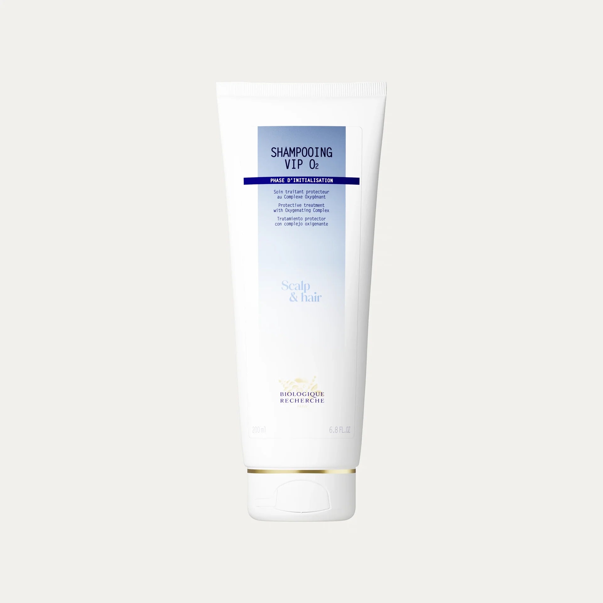An oxygenating shampoo designed to gently cleanse the hair and scalp while helping remove pollution particles, excess buildup, and daily impurities. Formulated with the Biologique Recherche Oxygenating Complex (Perfluorodecalin) and purifying ingredients, it helps refresh the scalp, improve scalp oxygenation, restore lightness, and leave the hair feeling cleaner, softer, and more revitalized.