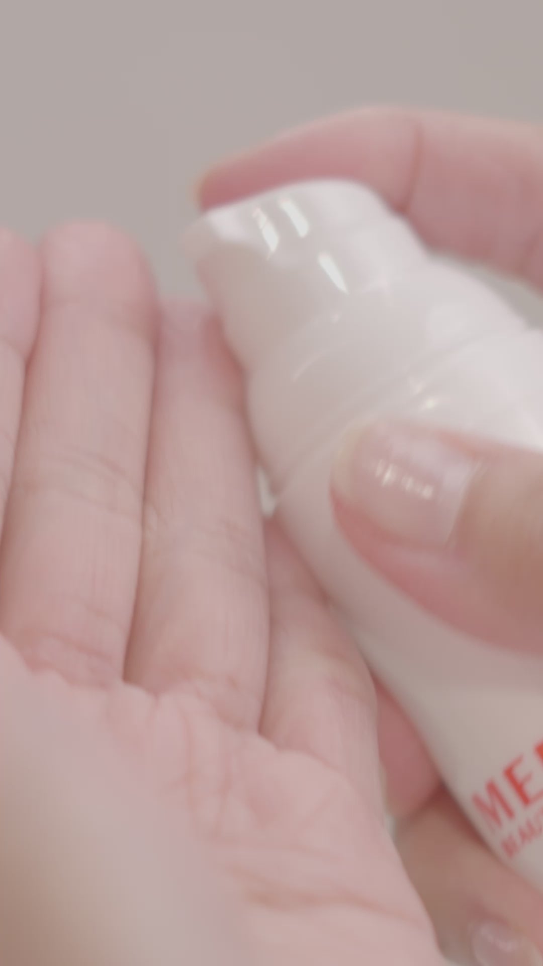 Meder Net-Apax is a hypoallergenic micellar cleanser specifically formulated for sensitive, reactive and redness-prone skin. Its tiny micelle particles gently bind to makeup, oil and impurities - removing everything your skin doesn't need while keeping everything  it does - hydration, comfort and balance.

